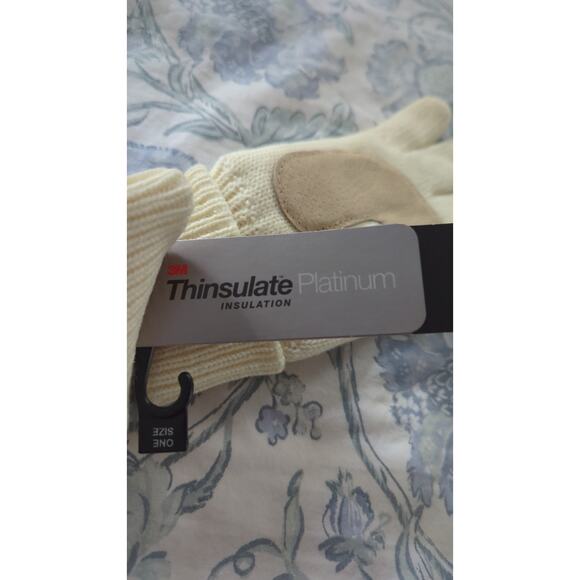 Isotoner Ivory Cable Knit Women's Gloves NWT - Picture 3 of 3